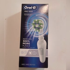 Oral B Pro 1000 Power Rechargeable Electric Toothbrush